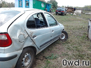Битый автомобиль Renault Megane
